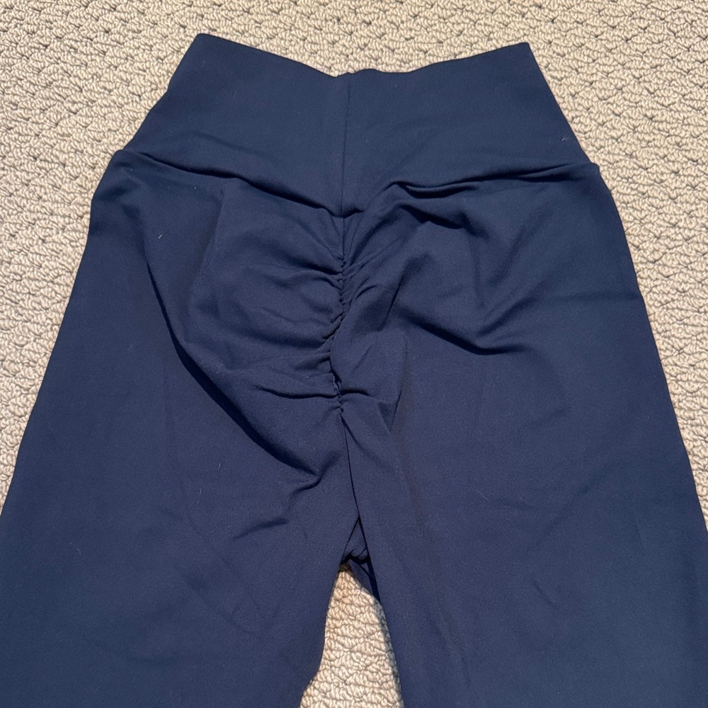 CLS scrunch butt leggings with cross waist high rise